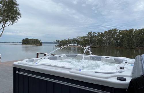 Chittaway Point House | Waterfront Lakehouse with Hot-Tub