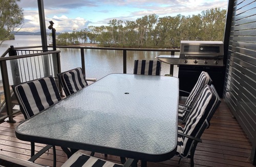 Chittaway Point House | Waterfront Lakehouse with Hot-Tub