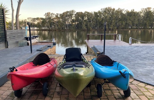 Chittaway Point House | Waterfront Lakehouse with Hot-Tub