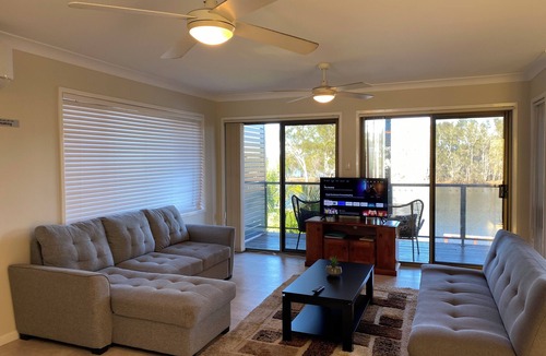 Chittaway Point House | Waterfront Lakehouse with Hot-Tub