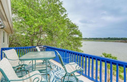 Burnet House | Waterfront Lake Buchanan Cottage w/Kayaks!