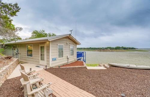 Burnet House | Waterfront Lake Buchanan Cottage w/Kayaks!