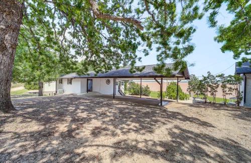 Hoyt House | Waterfront Lake Eufaula Home: Dock & Beach Access!