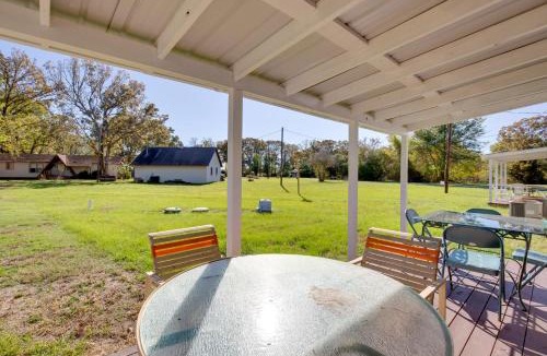 Emory House | Waterfront Lake Fork Getaway with Dock Access