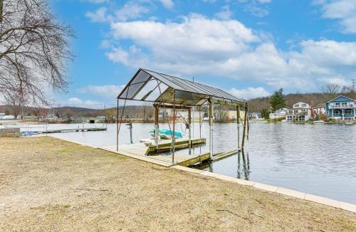 Lake Hopatcong House | Waterfront Lake Hopatcong Home w/Boat Dock!