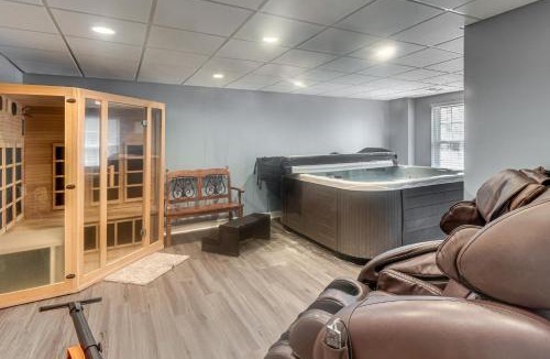 Martin House | Waterfront Lake Hartwell Retreat w/Indoor Hot Tub