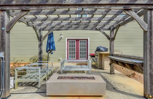 Martin House | Waterfront Lake Hartwell Retreat w/Indoor Hot Tub