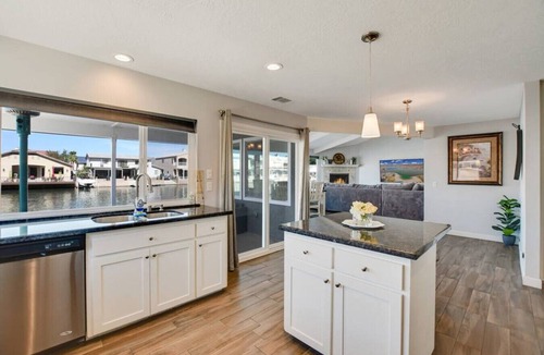 Victorville House | Waterfront Lake House