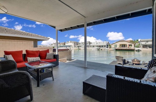 Victorville House | Waterfront Lake House