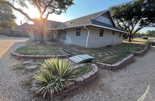 Azle House | Waterfront Lake House, sleeps 9, private boat dock, 1 mile from West Bay Marina