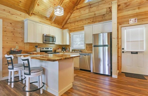 Six Mile Cabin | Waterfront Lake Keowee Chalet