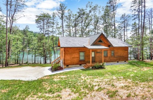 Six Mile Cabin | Waterfront Lake Keowee Chalet