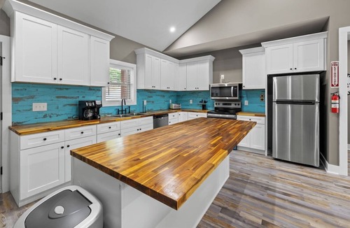 Six Mile House | Waterfront Lake Keowee Villa
