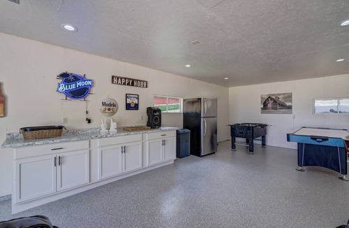 Newville House | Waterfront Lake Koshkonong Retreat - 5BR with Fire Pit, Pier & Social Garage