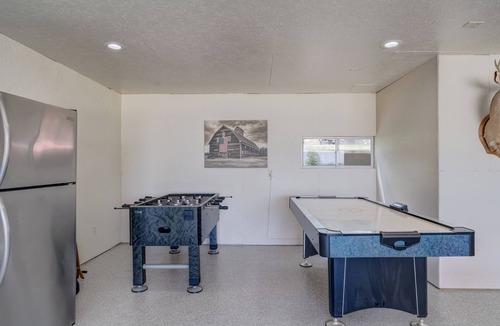 Newville House | Waterfront Lake Koshkonong Retreat - 5BR with Fire Pit, Pier & Social Garage
