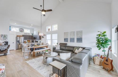 Granite Shoals House | Waterfront Lake LBJ Retreat w/Hot Tub & Deck!
