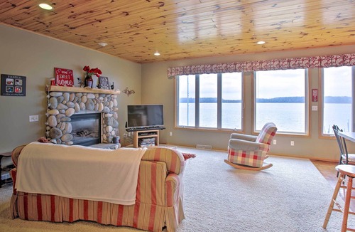 Cadillac Cottage | Waterfront Lake Mitchell Home w/ Sunset Views
