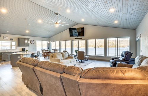 Roach House | Waterfront Lake of the Ozarks Home w/Private Dock