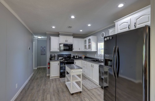 Eatonton Cottage | Waterfront Lake Sinclair Home: Dock + Grill!