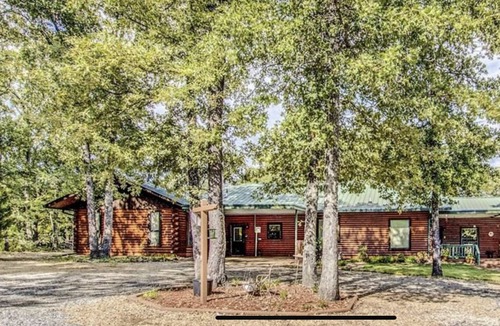Quinlan House | *WATERFRONT* Lake Tawakoni Log/Tree House Vacation Rental