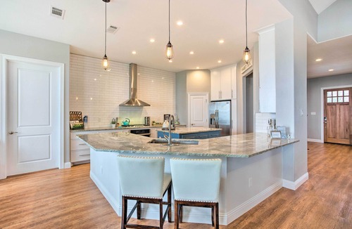 Quinlan Cottage | Waterfront Lake Tawakoni Home w/Fire Pit!