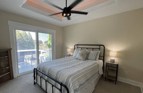 Enchanted Oaks House | Waterfront Lake Therapy