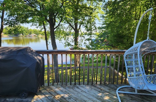 Lavigne Cottage | Waterfront Lakehouse!