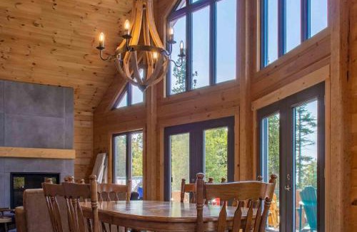 Colpoys Bay House | Waterfront Lakehouse EV Charger AC