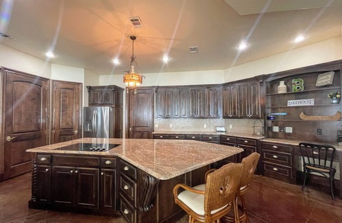 Kerens Villa | Waterfront Lakehouse in gated community