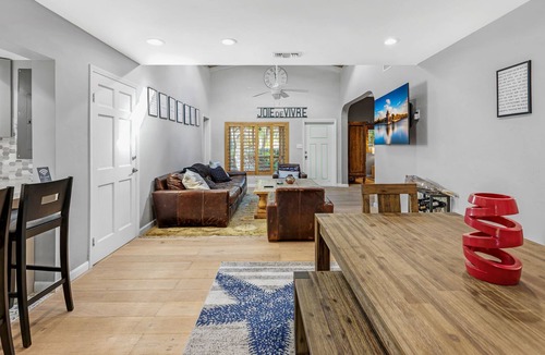 Hendricks and Venice Isles Cottage | Waterfront Las Olas Cottage with Private Dock & Pool