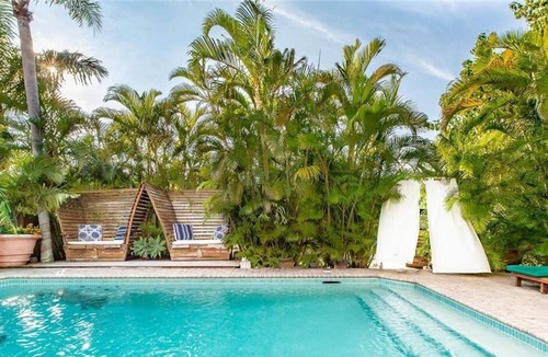 Hendricks and Venice Isles Cottage | Waterfront Las Olas Cottage with Private Dock & Pool