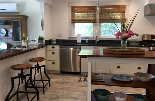 Gloucester House | Waterfront Living w Stunning Views, Beautiful Decor, Kayaks, Private drive