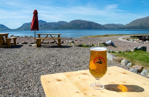 Kentallen Ski Chalet | Waterfront Lodge 1 with Hot Tub