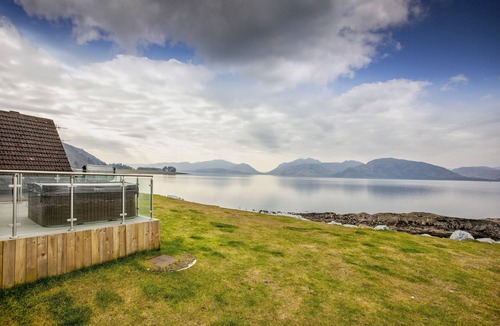 Kentallen Cottage | Waterfront Lodge 6 with Hot Tub