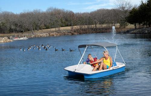 Kingston Cabin | Waterfront Lodge by The Lodges at Fossil Creek