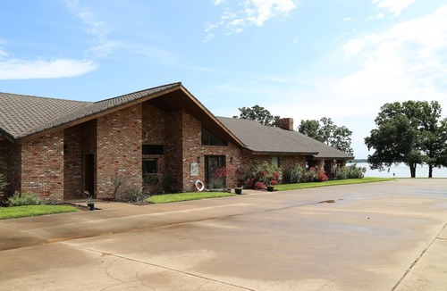 Alba House | Waterfront Lodge on Lake Fork