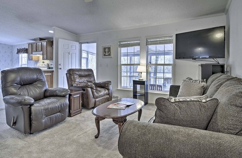 Wise House | Waterfront Lodge on Lake Gaston: Swim + Fish!