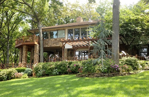 Eucha House | Waterfront Lodging on Dream Catcher point/Discount for the season.
