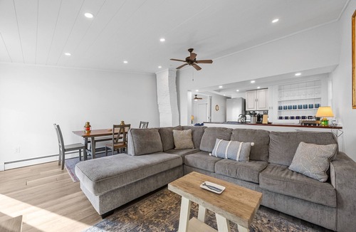 Commercial Street Apartment | Waterfront Loft 1BR/Bayfront Deck + Beach Access