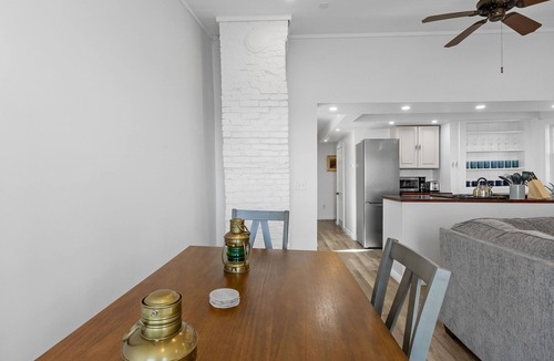 Commercial Street Apartment | Waterfront Loft 1BR/Bayfront Deck + Beach Access