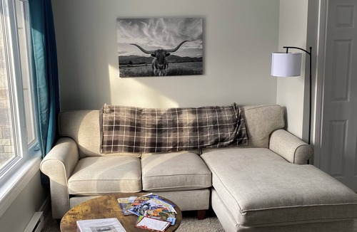 Scugog Apartment | Waterfront Loft is a cozy quiet self contained apartment on Lake Scugog.