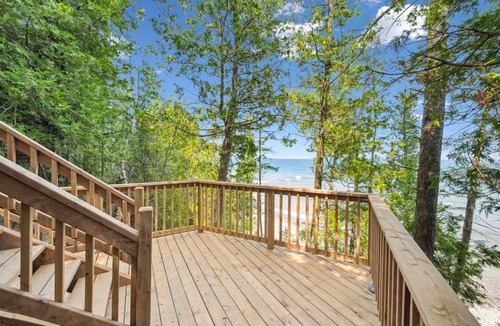 Lion's Head Cabin | WATERFRONT | Log Cabin | Starlink |