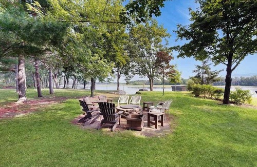 Necedah House | Waterfront Log Cabin Retreat with Private Boat Dock, Gas Grill, Fire pit & WIFI