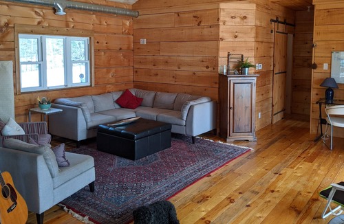 Severn Cottage | Waterfront Log Home - 5 bdrm - Spa retreat