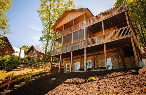 Ingles Cabin | Waterfront Log Home Getaway on Claytor Lake! 3BS10 - Andrew's Lake View