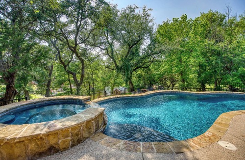 Marble Falls Cabin | Waterfront Log Lodge w/Pool, Hot Tub & Sleeps 15