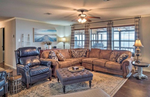 Negreet House | Waterfront Louisiana Vacation Rental w/Dock!