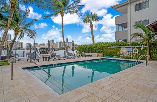 Hallandale Beach Apartment | Waterfront Luxe Condo - Close to beach