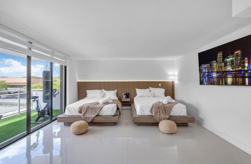 Hallandale Beach Apartment | Waterfront Luxe Condo - Close to beach