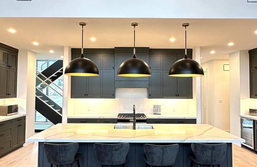 Gravenhurst Cottage | Waterfront Luxury 5-bedroom cottage with Hot tub